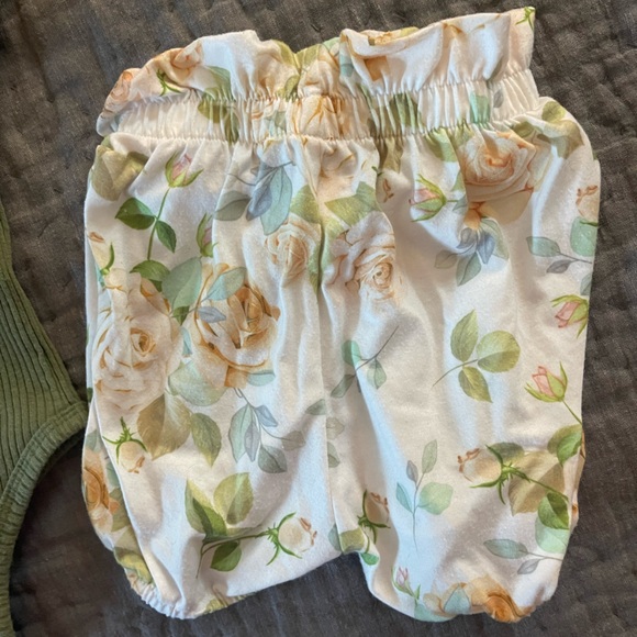 Matching green ribbed onesie ruffle bubble shorts set floral 3 month - Picture 2 of 4